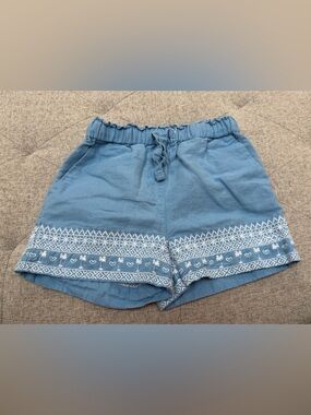 GIRLS CREW CUTS, EMBROIDERED BLUE AND WHITE SHORTS SIZE 3